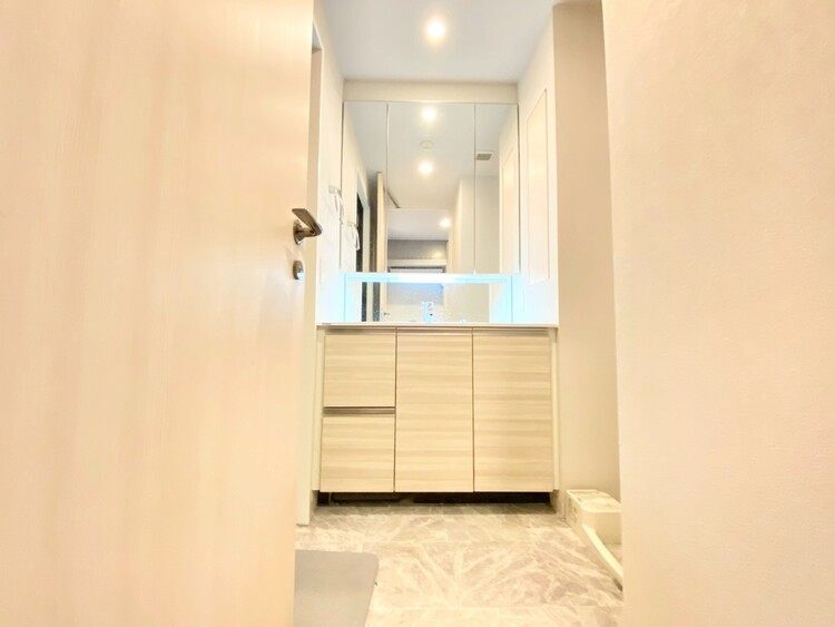 その他 清潔感を感じられる洗面化粧台。