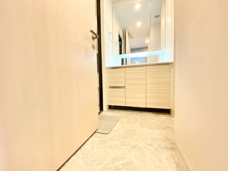 その他 十分な広さの脱衣所。