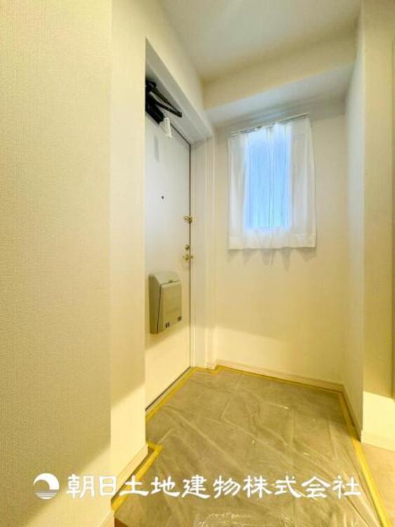 その他 【玄関】高級感漂う玄関と廊下。大好きなご家族の帰り、遊びに来てくれる友人を優しく迎える・優しさに満ちた生活空間を演出します。ハッピーな生活を予感させます。