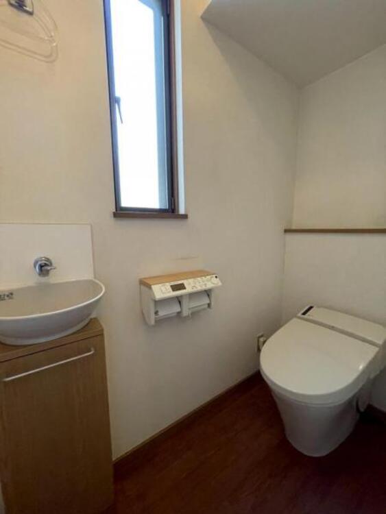 トイレ 毎日使うトイレは落ち着きと清潔感のあるデザイン 