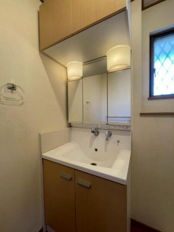 洗面 豊富な収納スペースがあり、すっきり使える洗面台です 