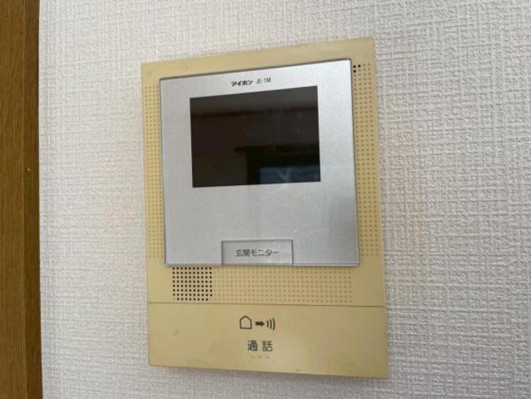設備 お子様のお留守番時も、鍵の開錠前に確認ができ安心のモニターインターホン。 