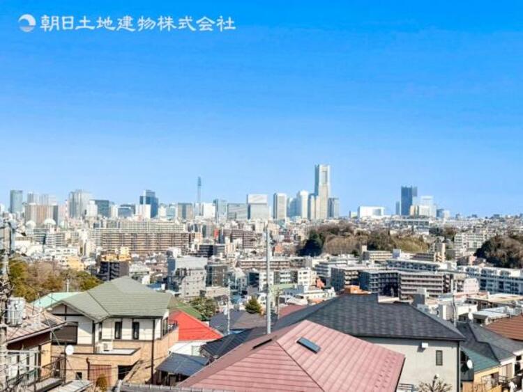 その他 空の表情を楽しめる眺望で、季節の変化を感じやすく、生活に小さな楽しみが増えます 柔らかな空気がそっと続きます。心が軽くなる、素敵な眺めです☆ 