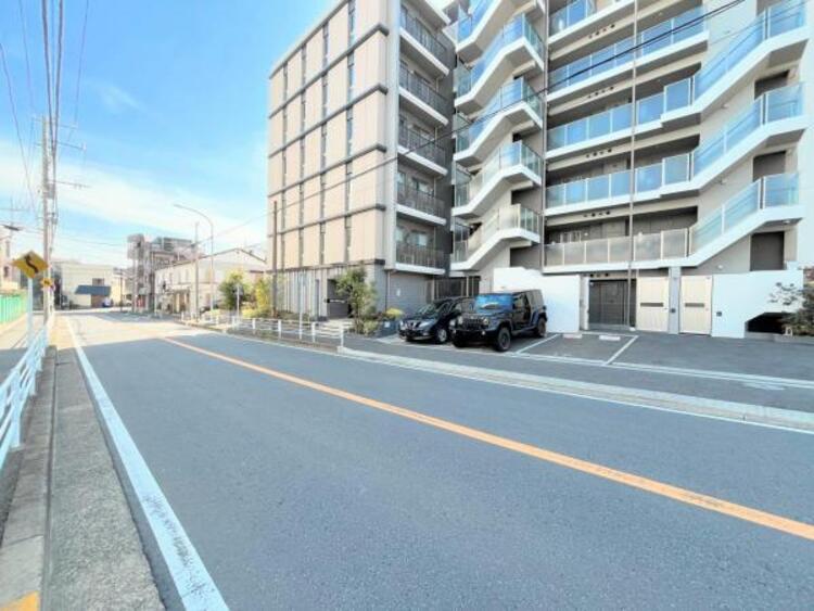 外観 ●〇閑静な住宅地に馴染む落ち着いた色合いの外観。長く愛着を持って住んで頂きたいからこそ飽きのこないシンプルな色目を採用しました。外壁には耐久性・防汚性に優れ、お掃除もしやすいたサイディング材を使用〇● 