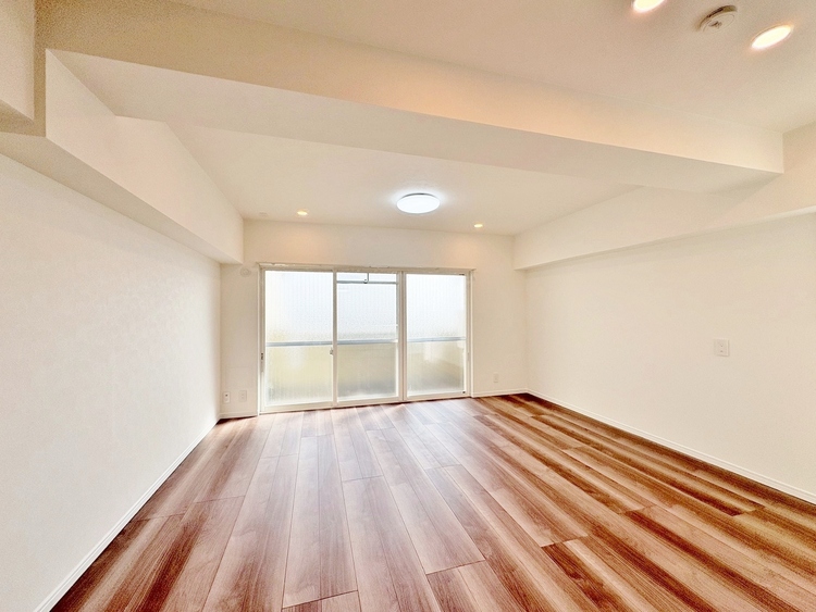 居間 居心地の良い空気感は、暮らしのステージを彩り、心からのやすらぎと満足感を与えてくれます。