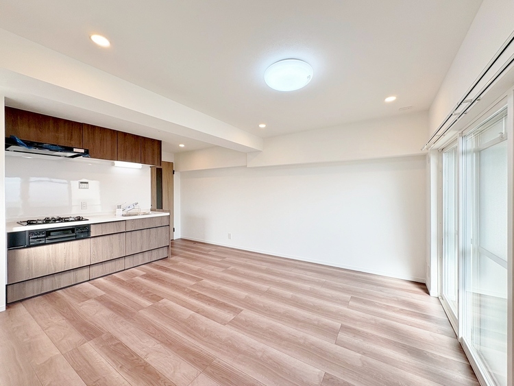 居間 快適に過ごす毎日を求めて、暮らしの中でご自身の「マイホーム」に創り上げてください。