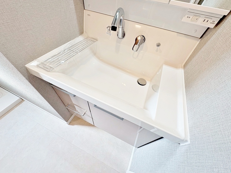 洗面 何かと物が増える場所だからこそ、スッキリと見映えの良い空間に。