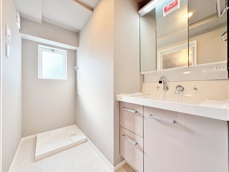 洗面 清潔感と心地よさを重視した、上質感漂うパウダールーム。