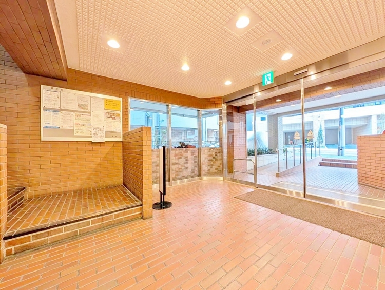 エントランス エントランス内部は、管理が行き届き清潔な共有スペースとなっています。