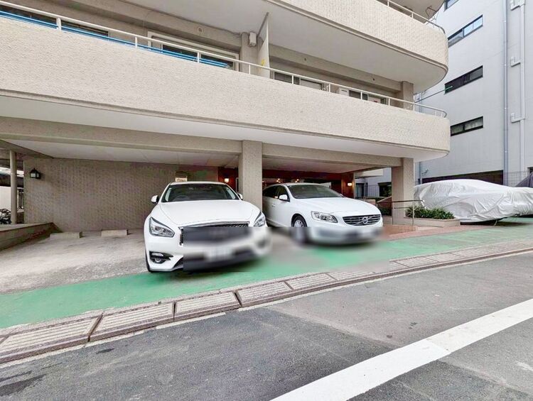 駐車場 本物件の駐車スペースです。車種制限のある場合もございますので、お気軽にお問い合わせくださいませ。