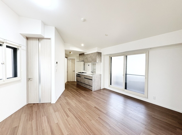 居間 居心地の良い空気感は、暮らしのステージを彩り、心からのやすらぎと満足感を与えてくれます。