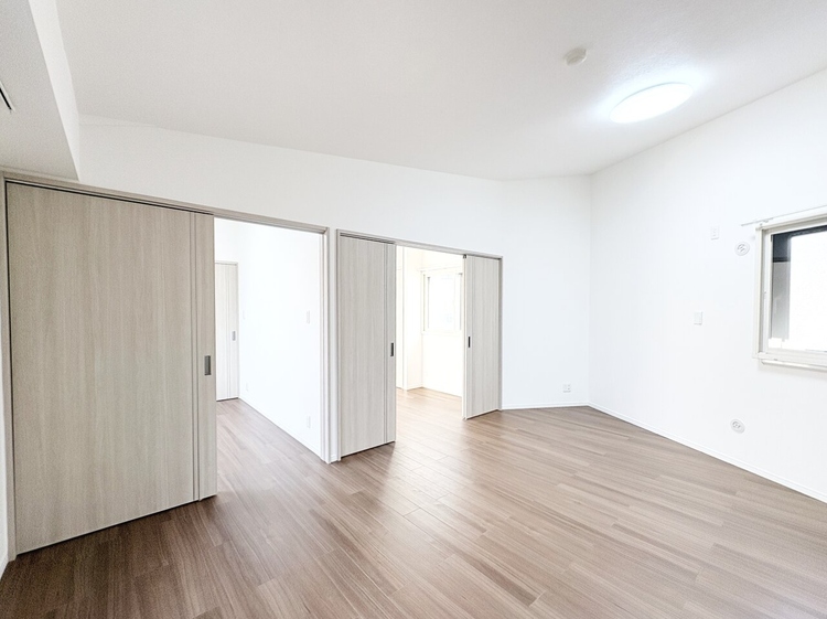 居間 快適に過ごす毎日を求めて、暮らしの中でご自身の「マイホーム」に創り上げてください。