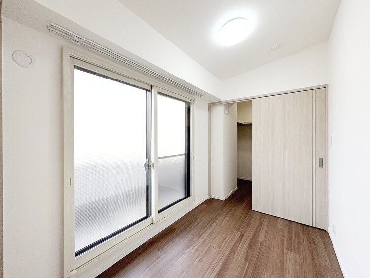 寝室 ベッドも十分に設置するスペースがあります。