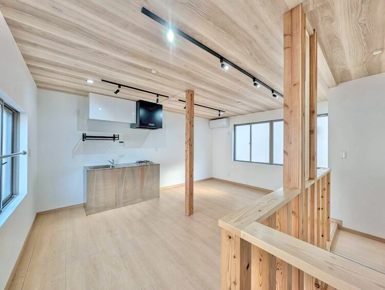 居間 居心地の良い空気感は、暮らしのステージを彩り、心からのやすらぎと満足感を与えてくれます。