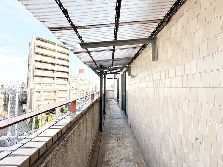 バルコニー 暮らしの中で、光と風を演出してくれるバルコニー。