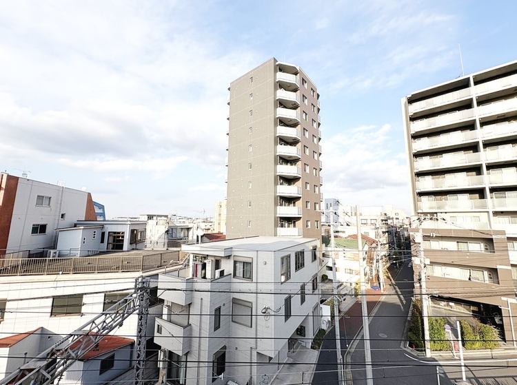 バルコニー 頬をなでる、優しい風を感じることが出来ます。