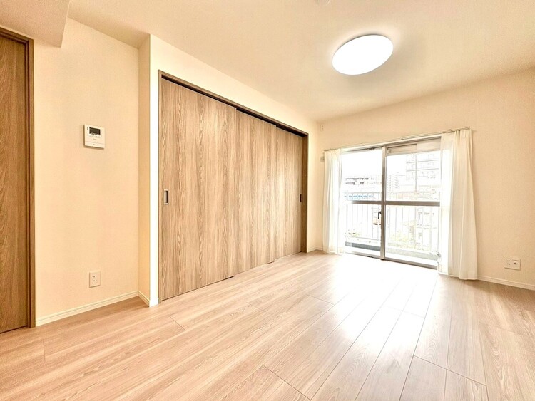 居間 居心地の良い空気感は、暮らしのステージを彩り、心からのやすらぎと満足感を与えてくれます。