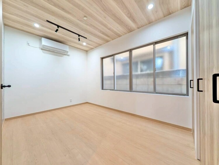 寝室 ベッドも十分に設置するスペースがあります。