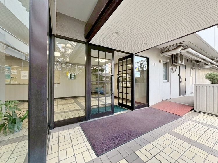 エントランス 外と内をつなぐエントランスは、まさに顔となる場所。