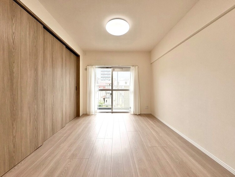 居間 快適に過ごす毎日を求めて、暮らしの中でご自身の「マイホーム」に創り上げてください。