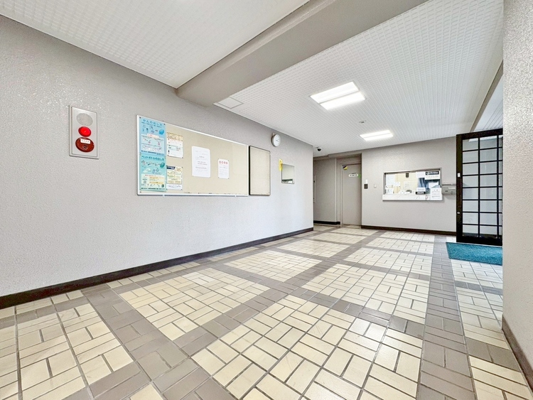 エントランス エントランス内部は、管理が行き届き清潔な共有スペースとなっています。