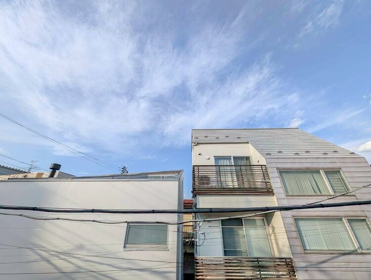 バルコニー 窓を開けると広がる青空。心をリフレッシュして日々を過ごしていきましょう。