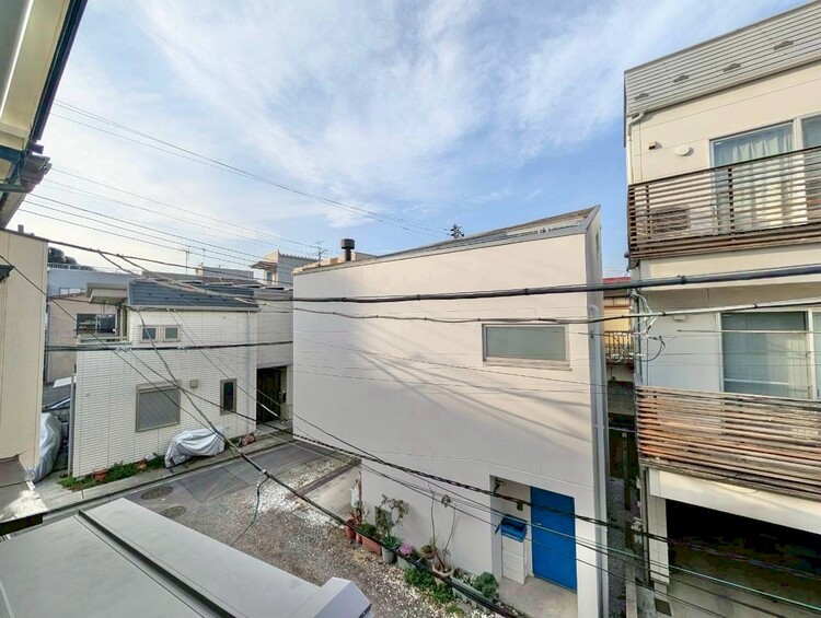 バルコニー 頬をなでる、優しい風を感じることが出来ます。