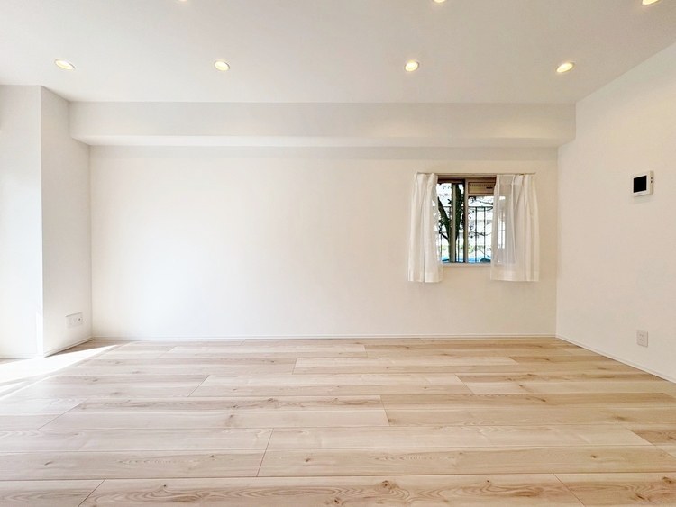 居間 居心地の良い空気感は、暮らしのステージを彩り、心からのやすらぎと満足感を与えてくれます。