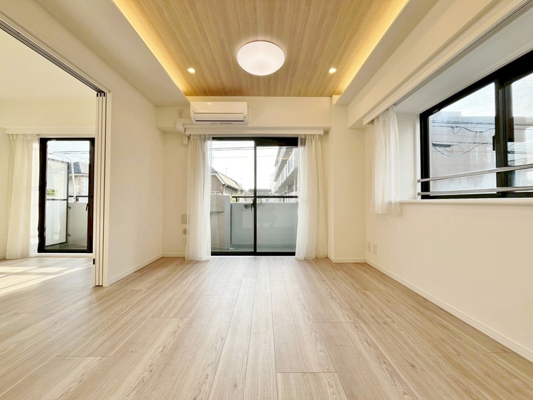 居間 居心地の良い空気感は、暮らしのステージを彩り、心からのやすらぎと満足感を与えてくれます。