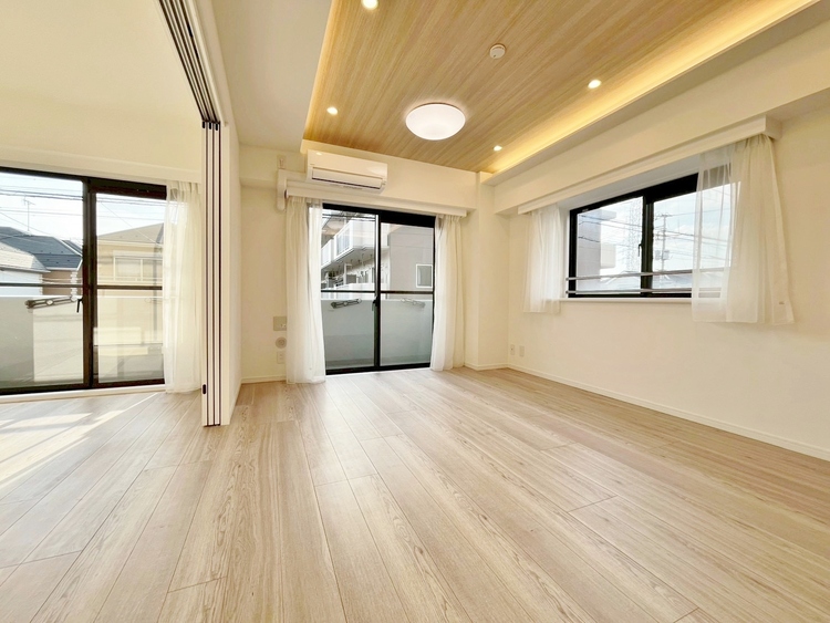 居間 快適に過ごす毎日を求めて、暮らしの中でご自身の「マイホーム」に創り上げてください。