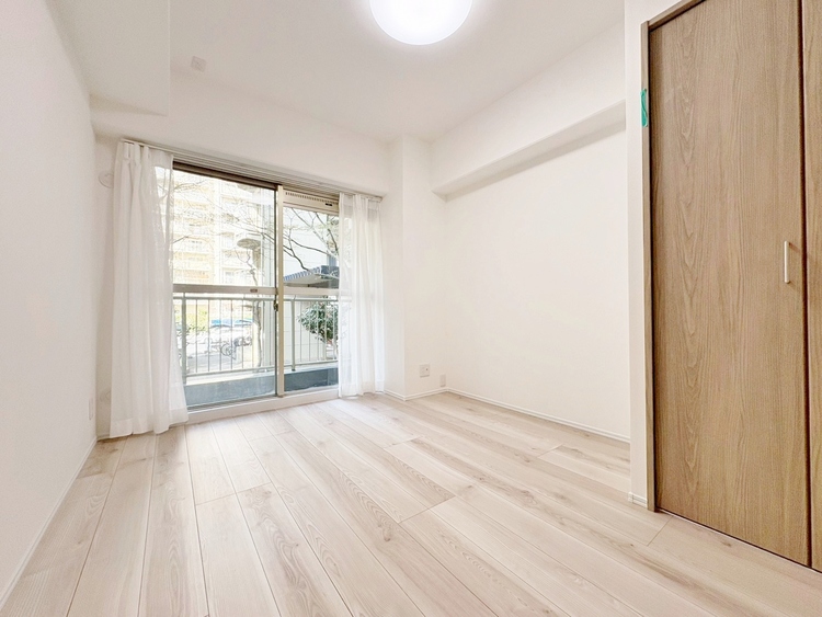 風呂 ベッドも十分に設置するスペースがあります。