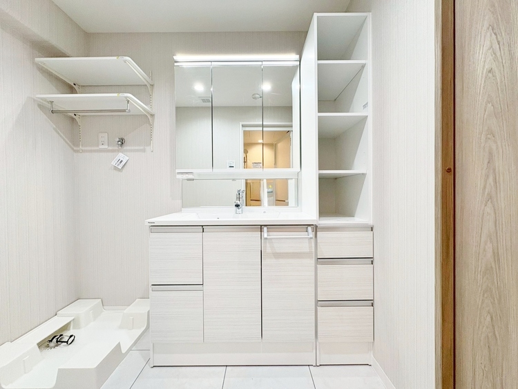 洗面 何かと物が増える場所だからこそ、スッキリと見映えの良い空間に。