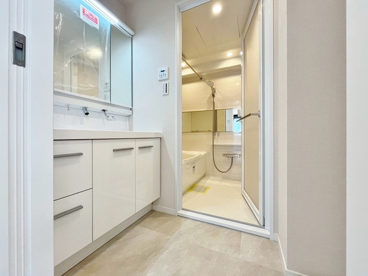 洗面 清潔感と心地よさを重視した、上質感漂うパウダールーム。