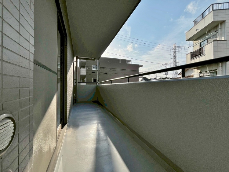 バルコニー 暮らしの中で、光と風を演出してくれるバルコニー。