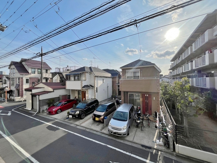 バルコニー 窓を開けると広がる青空。心をリフレッシュして日々を過ごしていきましょう。