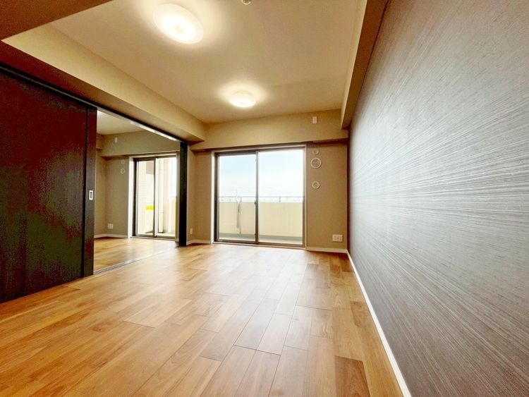 居間 飾り過ぎないシンプルな内装と偏り過ぎないデザインで統一しました。