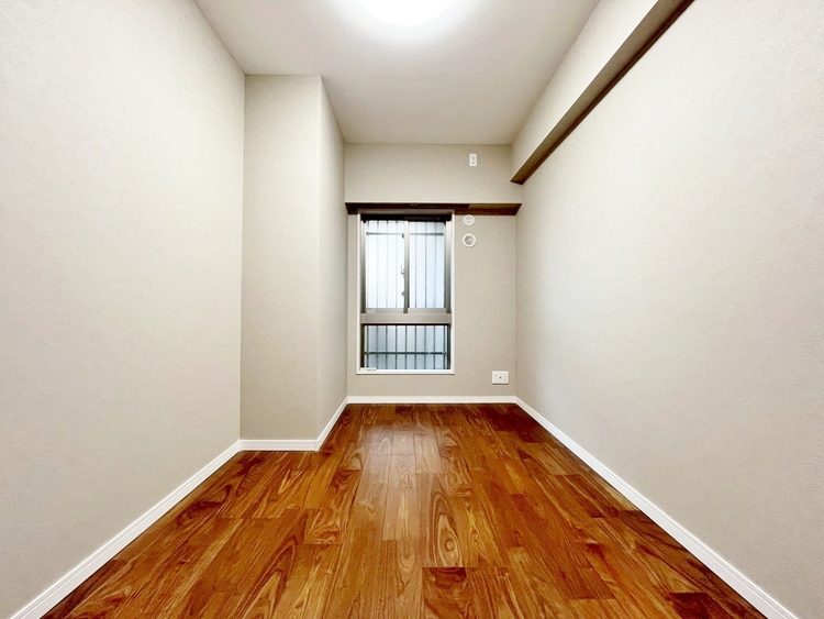 寝室 ベッドも十分に設置するスペースがあります。