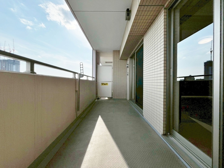 バルコニー 暮らしの中で、光と風を演出してくれるバルコニー。