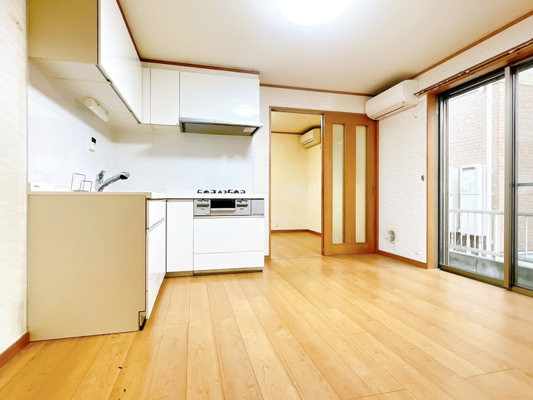 居間 飾り過ぎないシンプルな内装と偏り過ぎないデザインで統一しました。