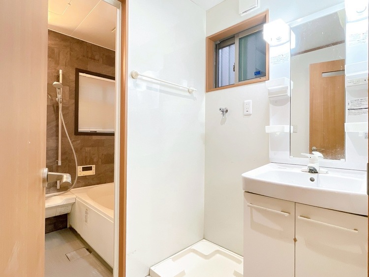 洗面 清潔感と心地よさを重視した、上質感漂うパウダールーム。