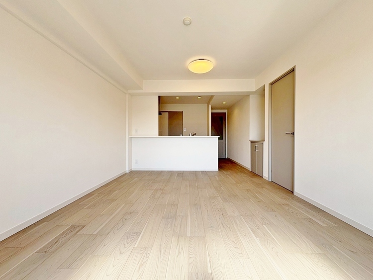 居間 快適に過ごす毎日を求めて、暮らしの中でご自身の「マイホーム」に創り上げてください。