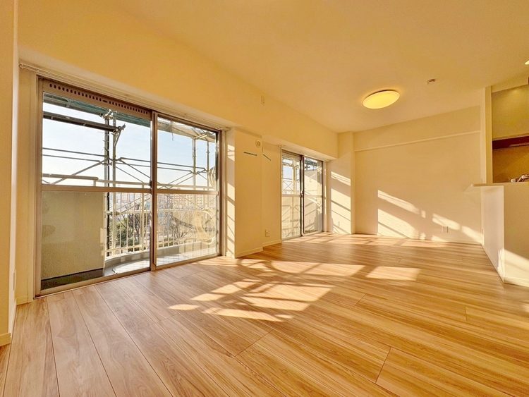 居間 居心地の良い空気感は、暮らしのステージを彩り、心からのやすらぎと満足感を与えてくれます。