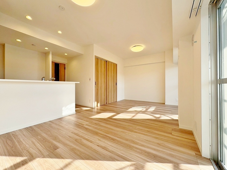 居間 快適に過ごす毎日を求めて、暮らしの中でご自身の「マイホーム」に創り上げてください。