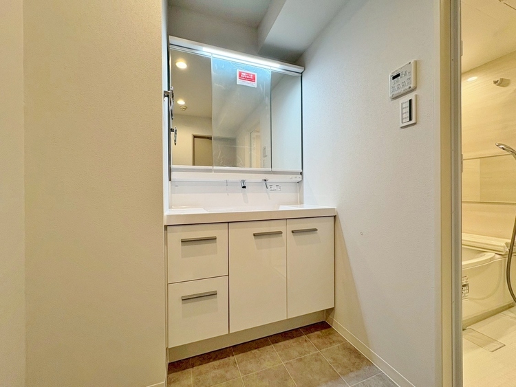 洗面 何かと物が増える場所だからこそ、スッキリと見映えの良い空間に。