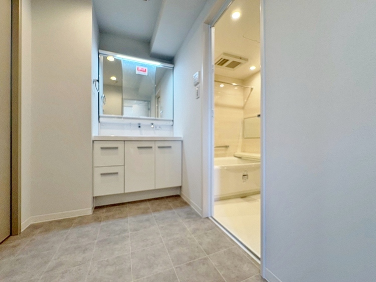 洗面 清潔感と心地よさを重視した、上質感漂うパウダールーム。