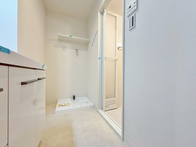 洗面 清潔感と心地よさを重視した、上質感漂うパウダールーム。