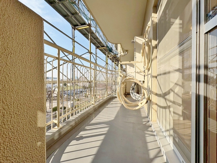 バルコニー 暮らしの中で、光と風を演出してくれるバルコニー。