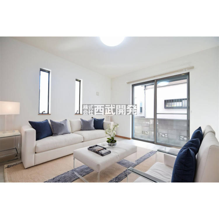 居間 （配置してある家具や小物はCGによるイメージです）