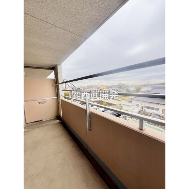 バルコニー 陽光たっぷりのバルコニーでお布団や洗濯物が太陽の香り！