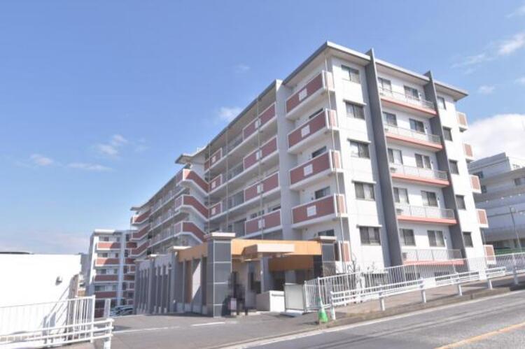 外観 陽とともに、時間によって顔を変える景観、星空や夜景にも負けないデザインの映える外観です。